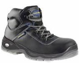 BOTA PREMIUM CON CASQUILLO # 91/2 COLOR NEGRO        
